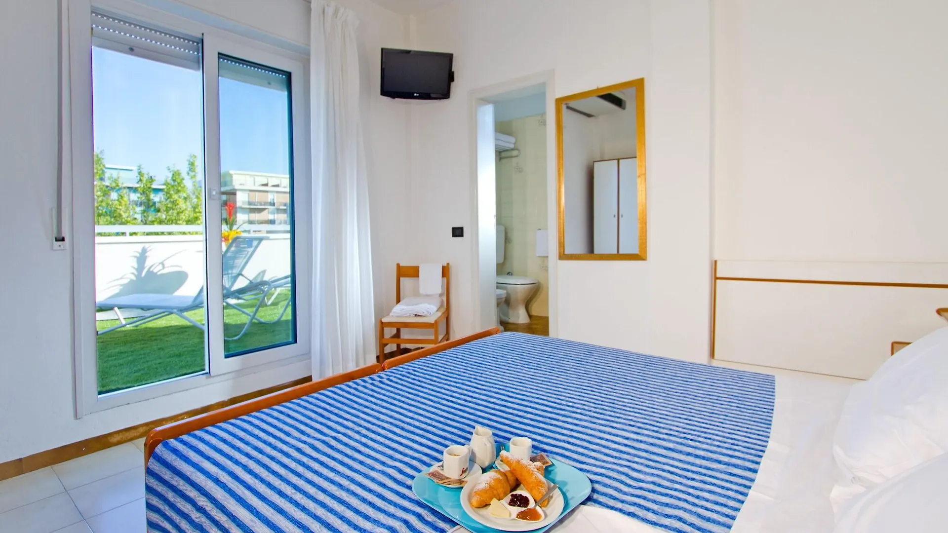Hotel Montecarlo Rivazzurra Di Rimini 3*,  Italy