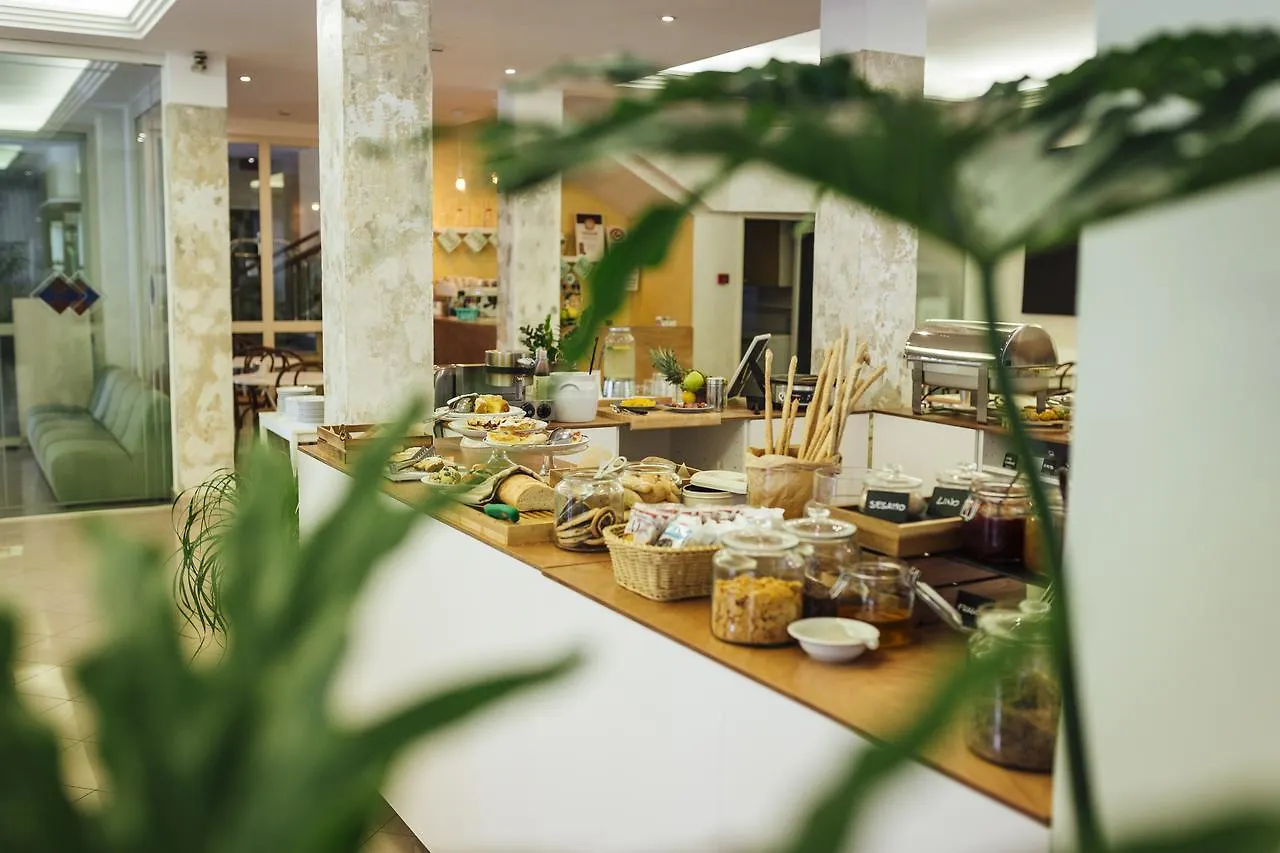 Hotel Montecarlo Rivazzurra Di Rimini 3*,